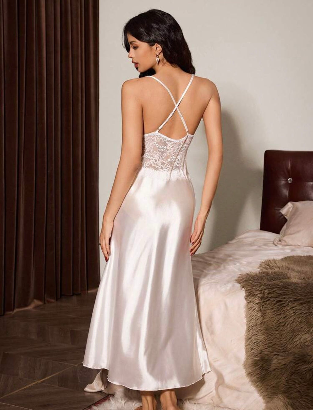 Ensemble de Nuit Éthéré : Nuisette Longue en Satin et Déshabillé en Dentelle Florale
