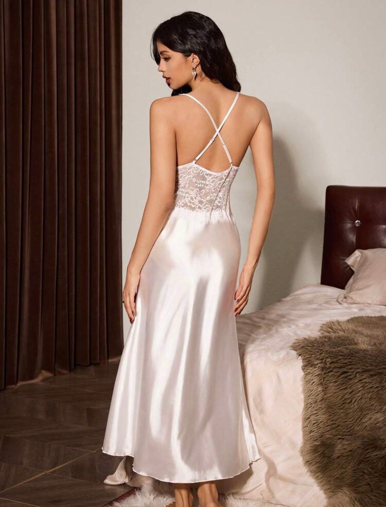 Ensemble de Nuit Éthéré : Nuisette Longue en Satin et Déshabillé en Dentelle Florale