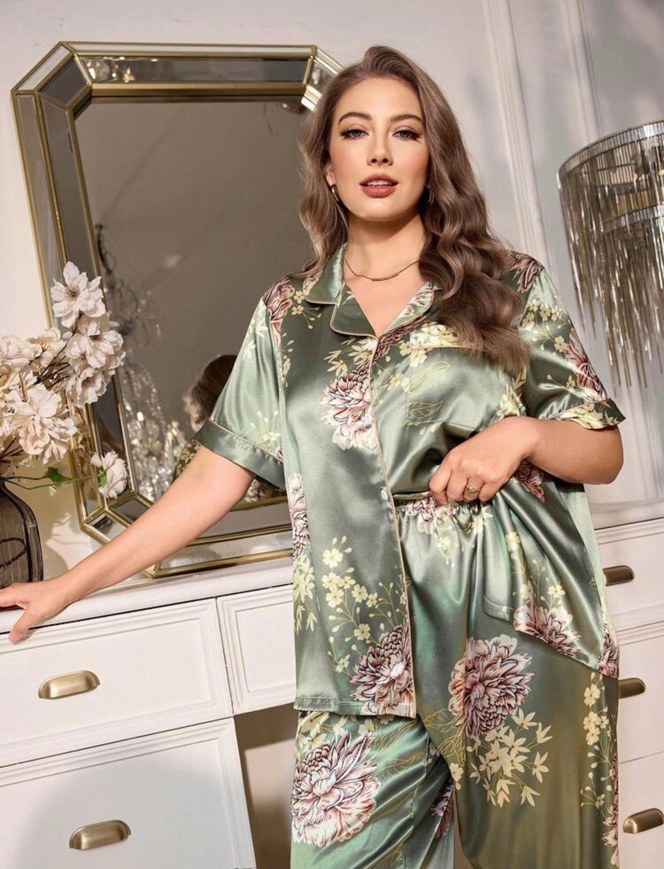 Ensemble Pyjama 2 Pièces en Satin Vert Sauge à Imprimé Floral Japonais