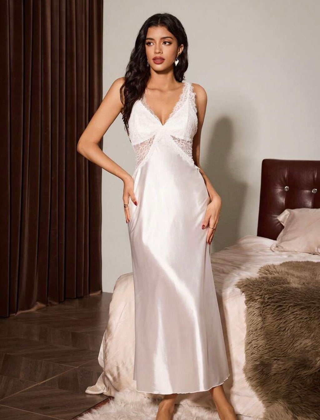 Ensemble de Nuit Éthéré : Nuisette Longue en Satin et Déshabillé en Dentelle Florale