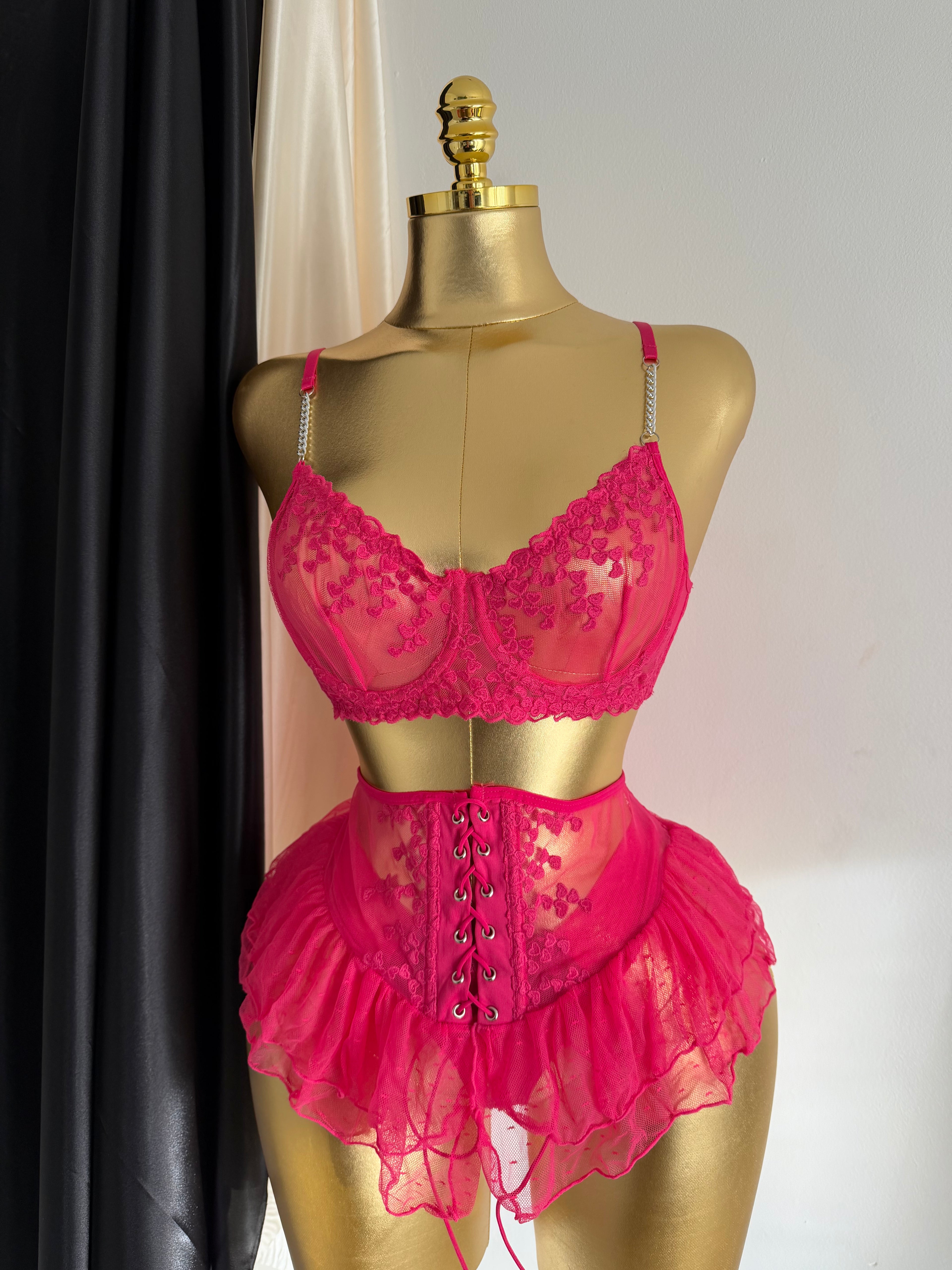 Ensemble Lingerie "Passion Fuchsia" – L’Éclat du Glamour 3 pièces
