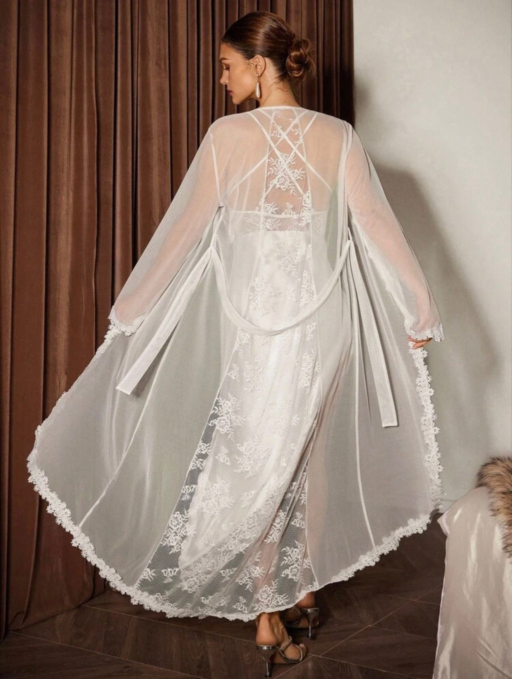 Ensemble Nuisette Asymétrique et Kimono Voile en Satin Blanc Ivoire