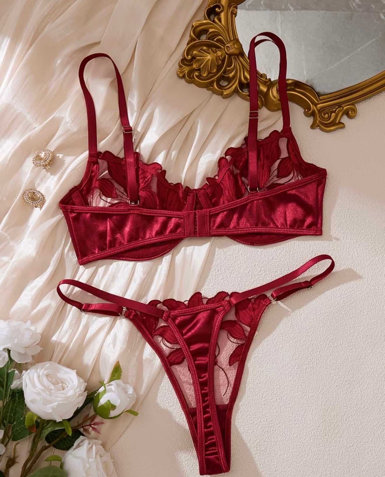 Ensemble de lingerie fine rouge
