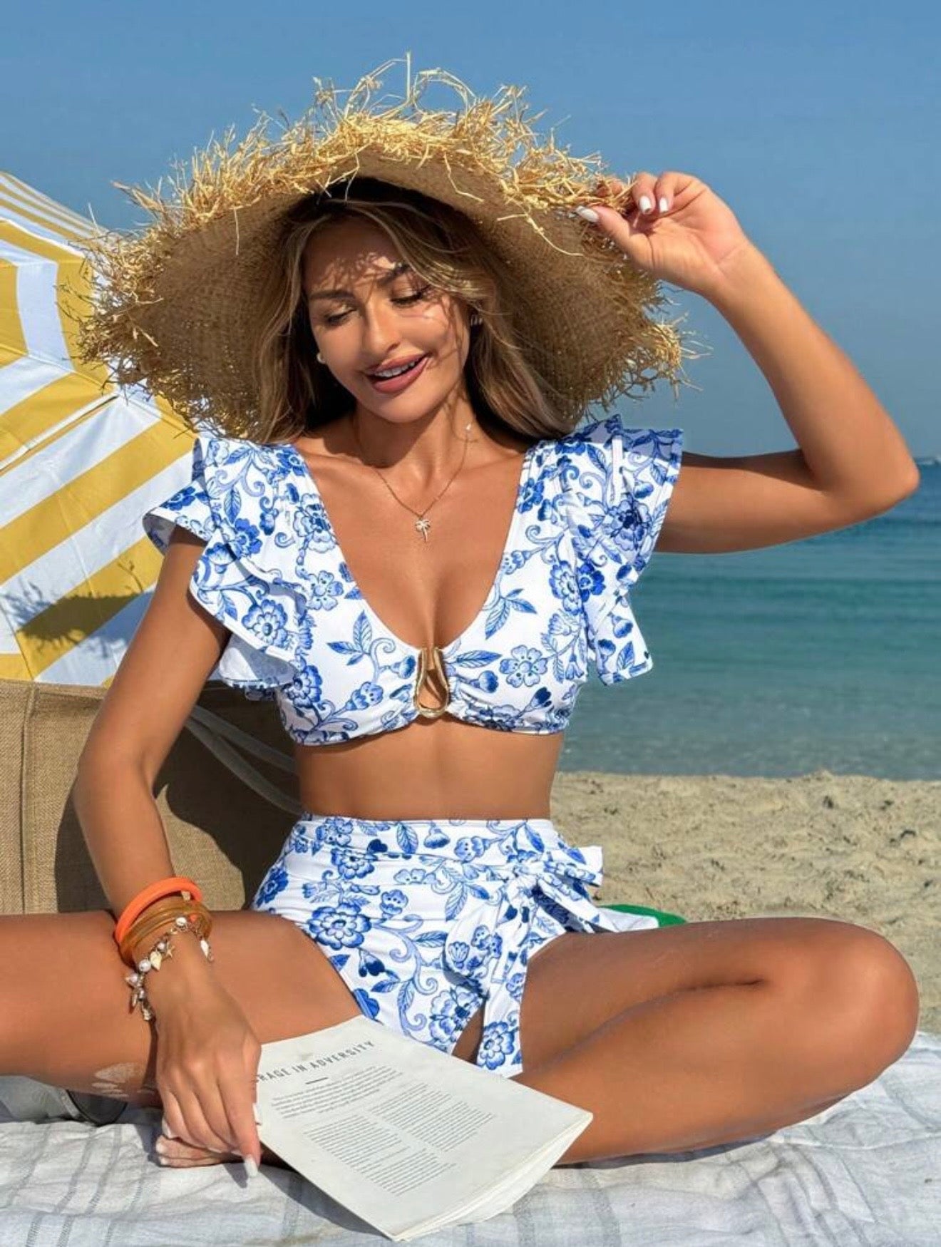Maillot de bain deux pièces à motif floral bleu et blanc "Riviera Ruffles"