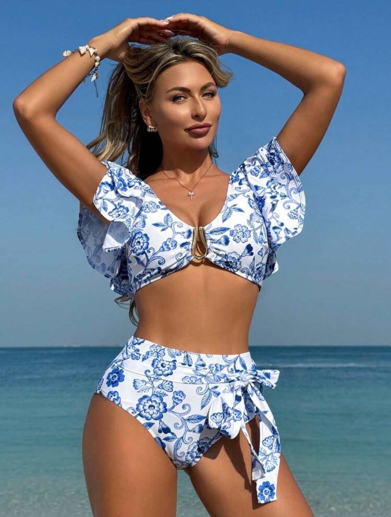 Maillot de bain deux pièces à motif floral bleu et blanc "Riviera Ruffles"