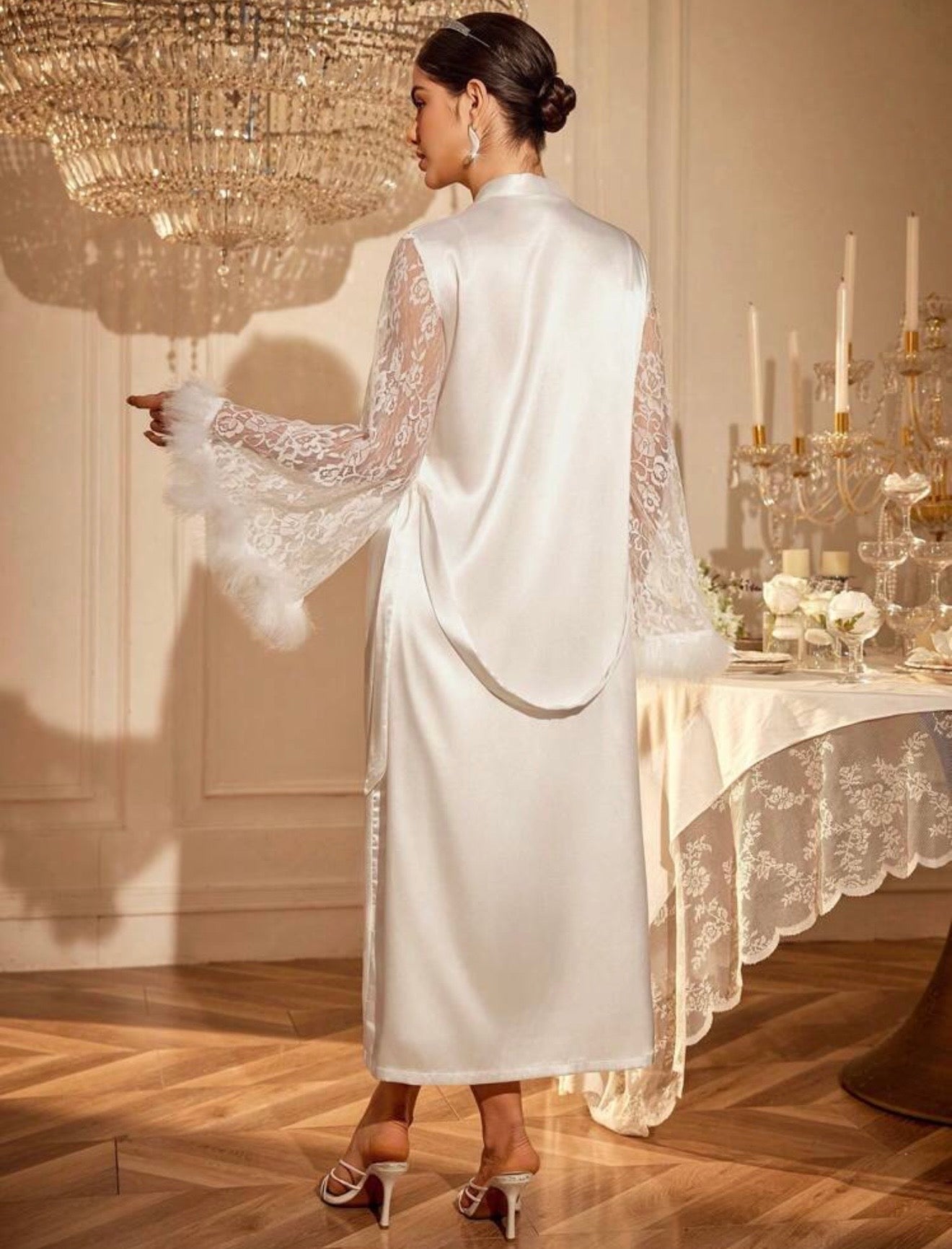 Ensemble de Mariée Royal : Nuisette Longue Satinée et Peignoir à Manches Plumes