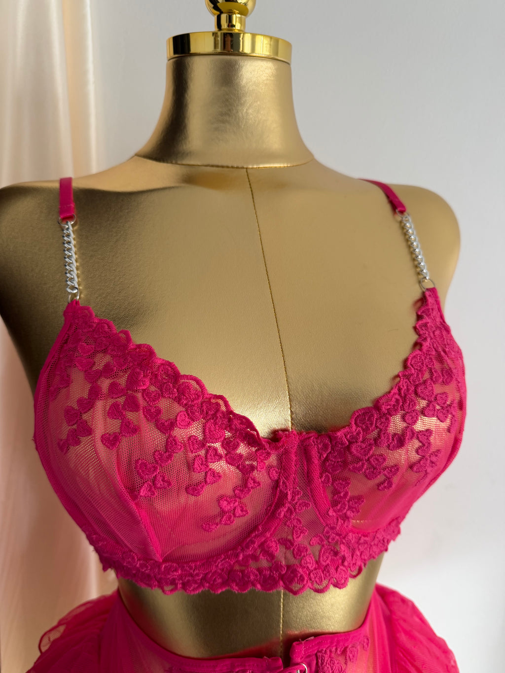 Ensemble Lingerie "Passion Fuchsia" – L’Éclat du Glamour 3 pièces