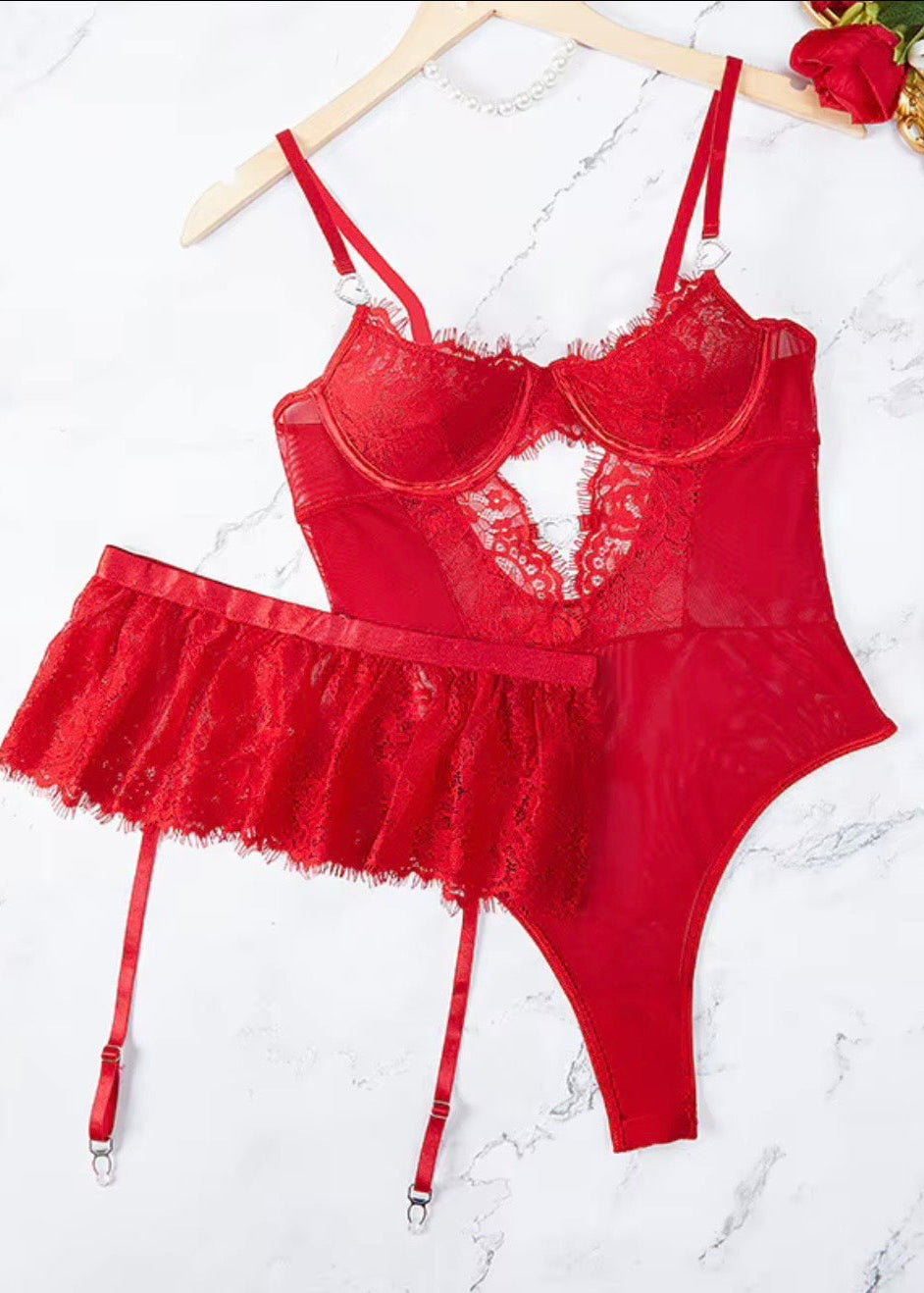 Body Dentelle Rouge avec Porte-Jarretelles
