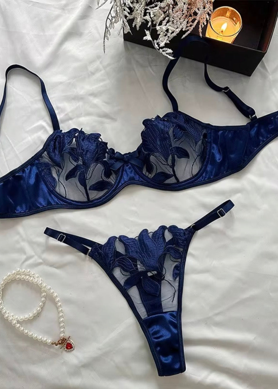 Ensemble Broderie Bleu Marine