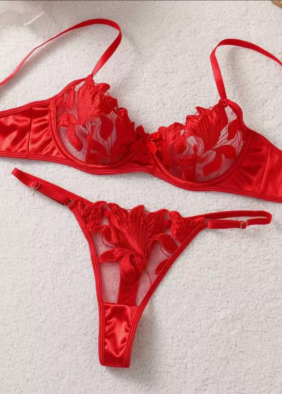 Ensemble Broderie Florale Rouge