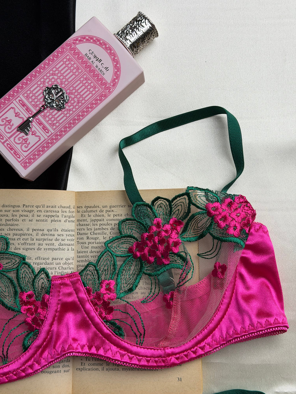 Ensemble de lingerie fine fleuri rose