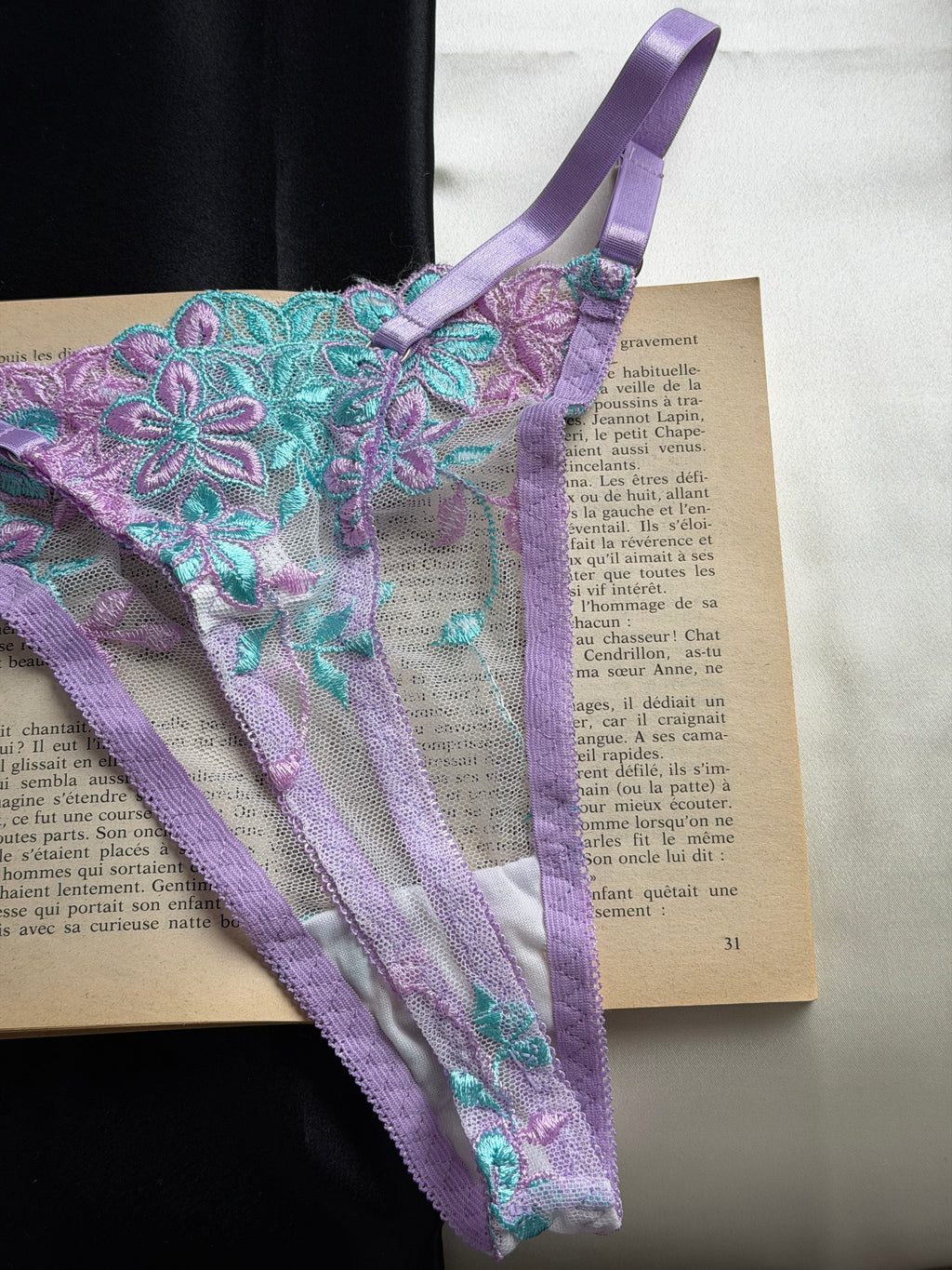 Ensemble de lingerie fine fleuri mauve pastel - turquoise clair